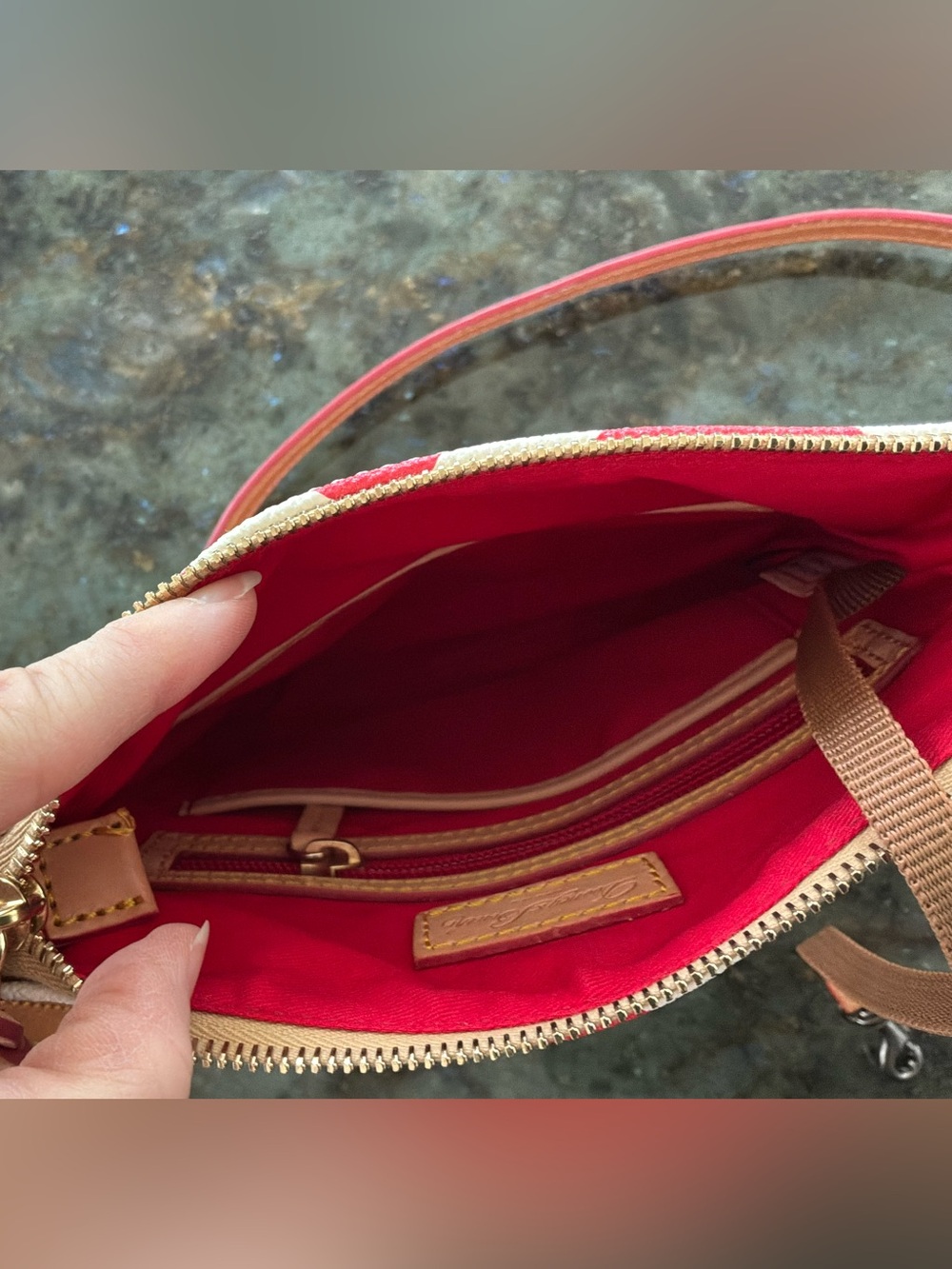 Dooney & Bourke Red Chevron Crossbody Letter Carrier Bag Pouchette J7652644 - Picture 14 of 15